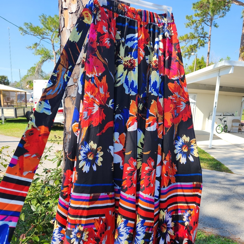 ♥️Truly 4 U Gorgeous long 41" skirt Size M